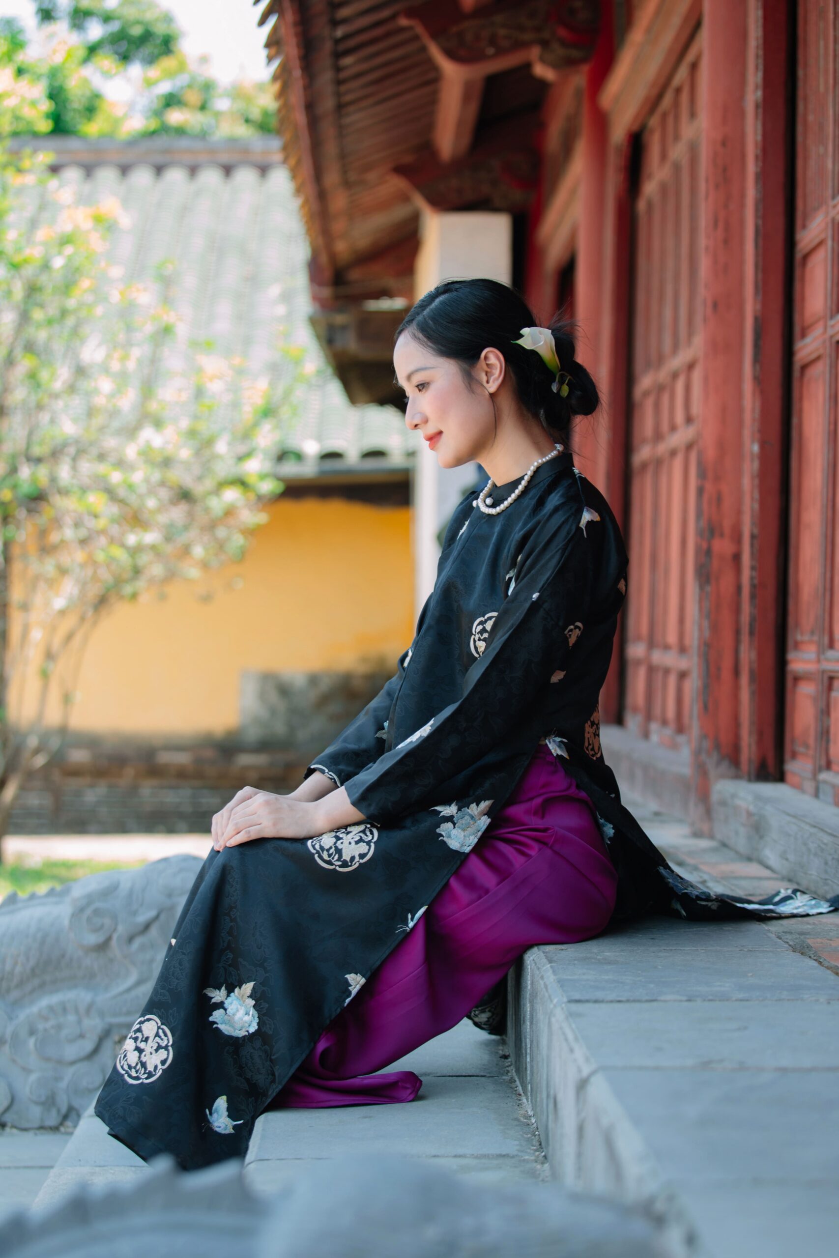 Áo dài ngũ thân viscose thêu Ngọc Như Ý màu đen