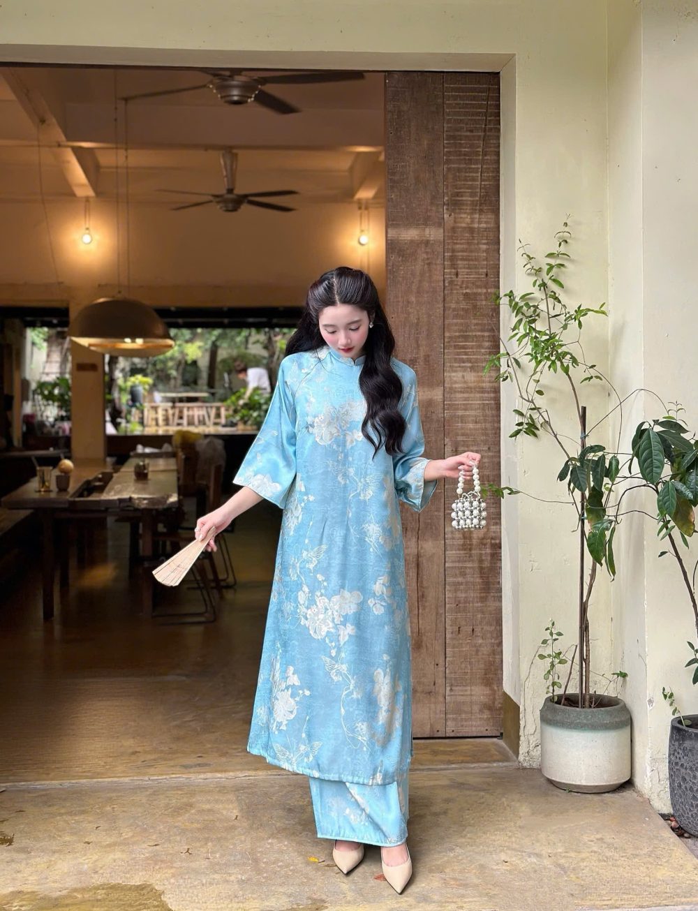 Quần lụa gấm mềm họa tiết hoa bướm xanh dương