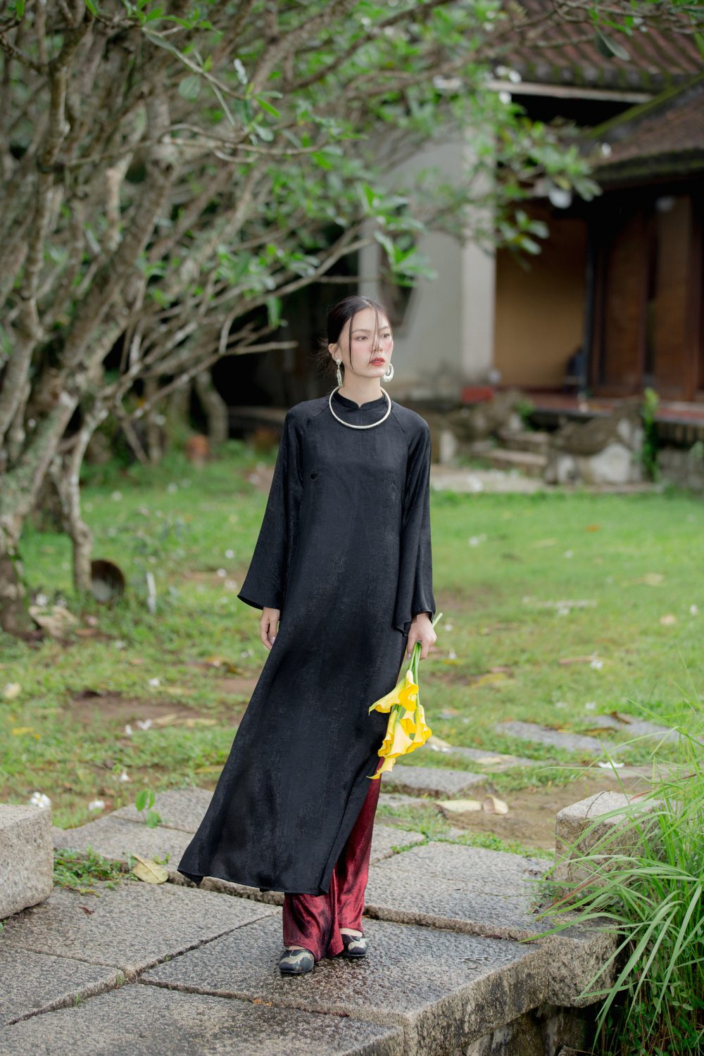 Áo dài lụa nhung kim sa màu đen