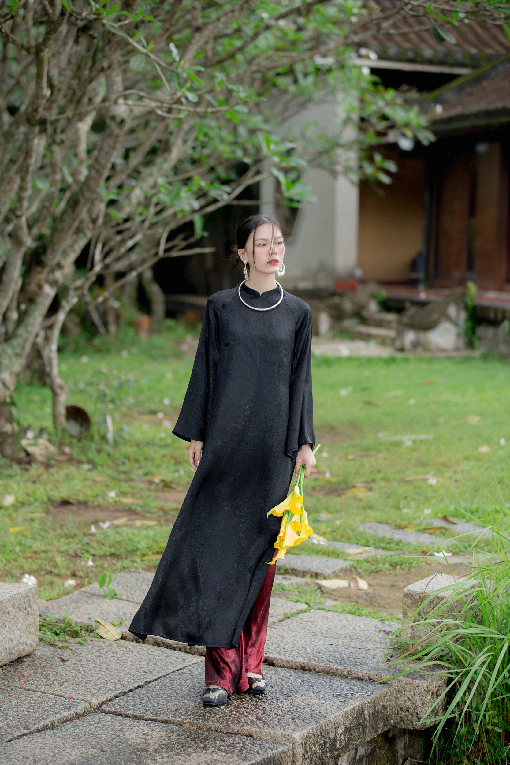 Áo dài lụa nhung kim sa màu đen