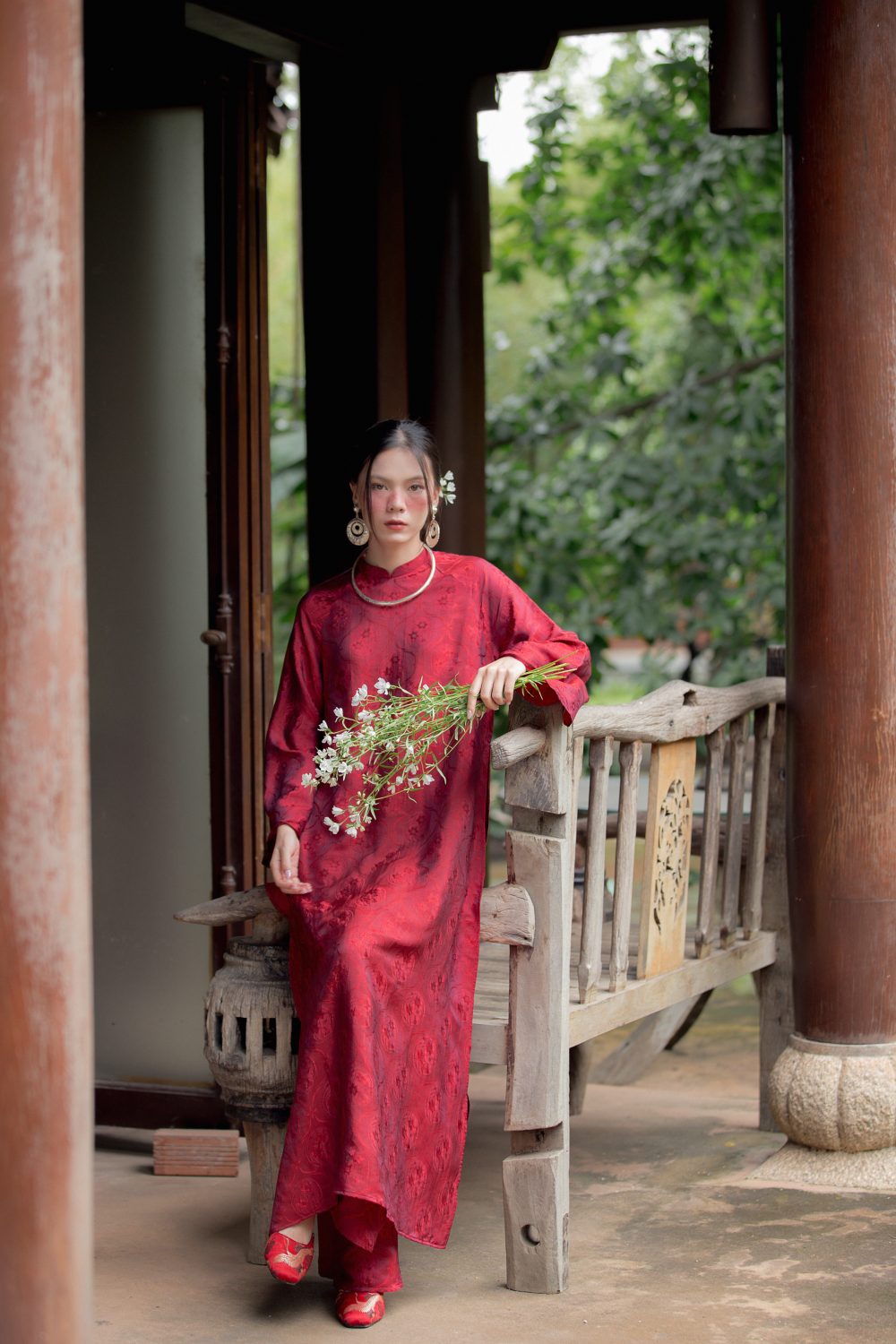 Áo dài tơ tằm hoa Thuỷ Tiên màu đỏ