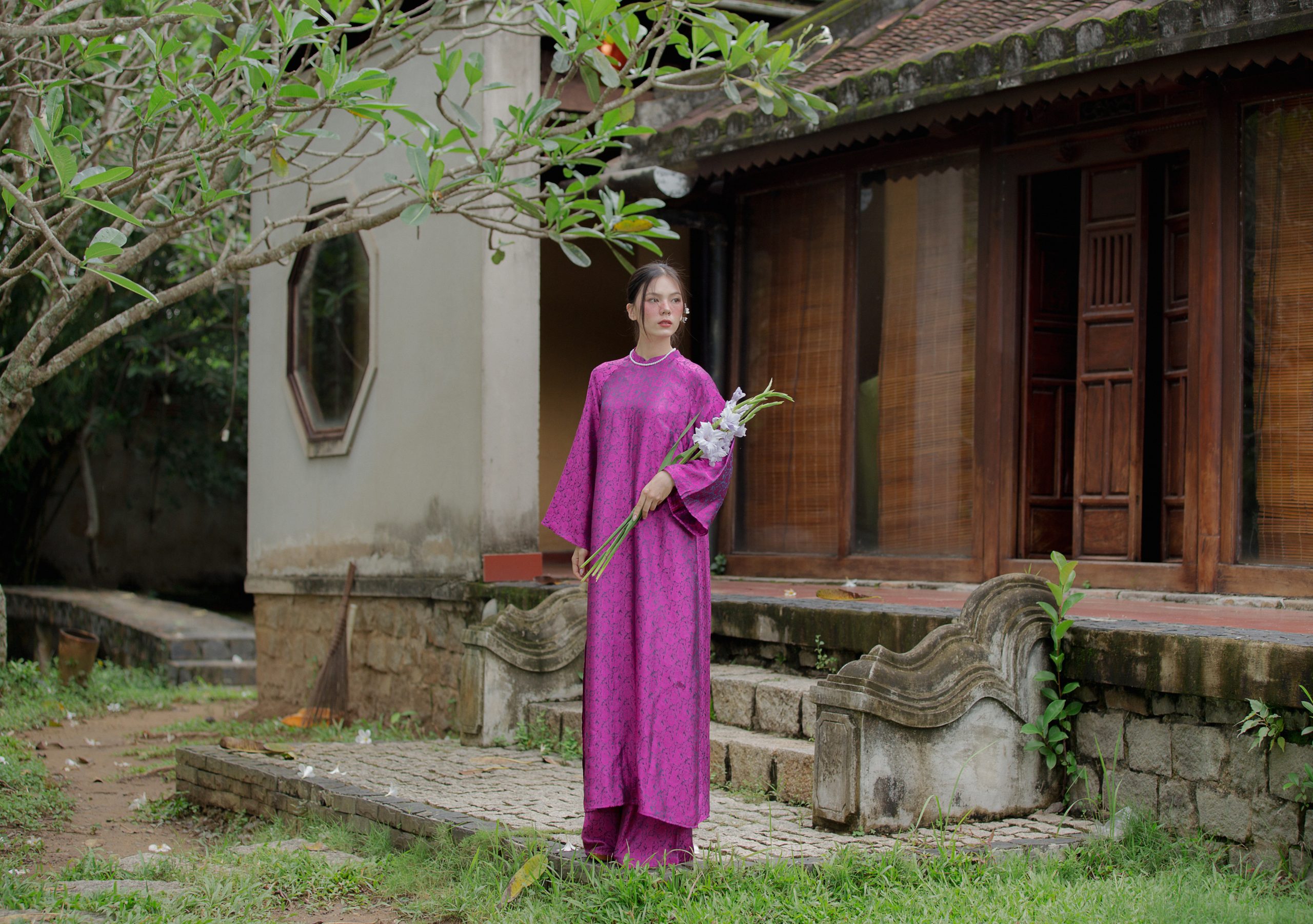 Áo dài tơ tằm hoạ tiết hoa cúc màu tím