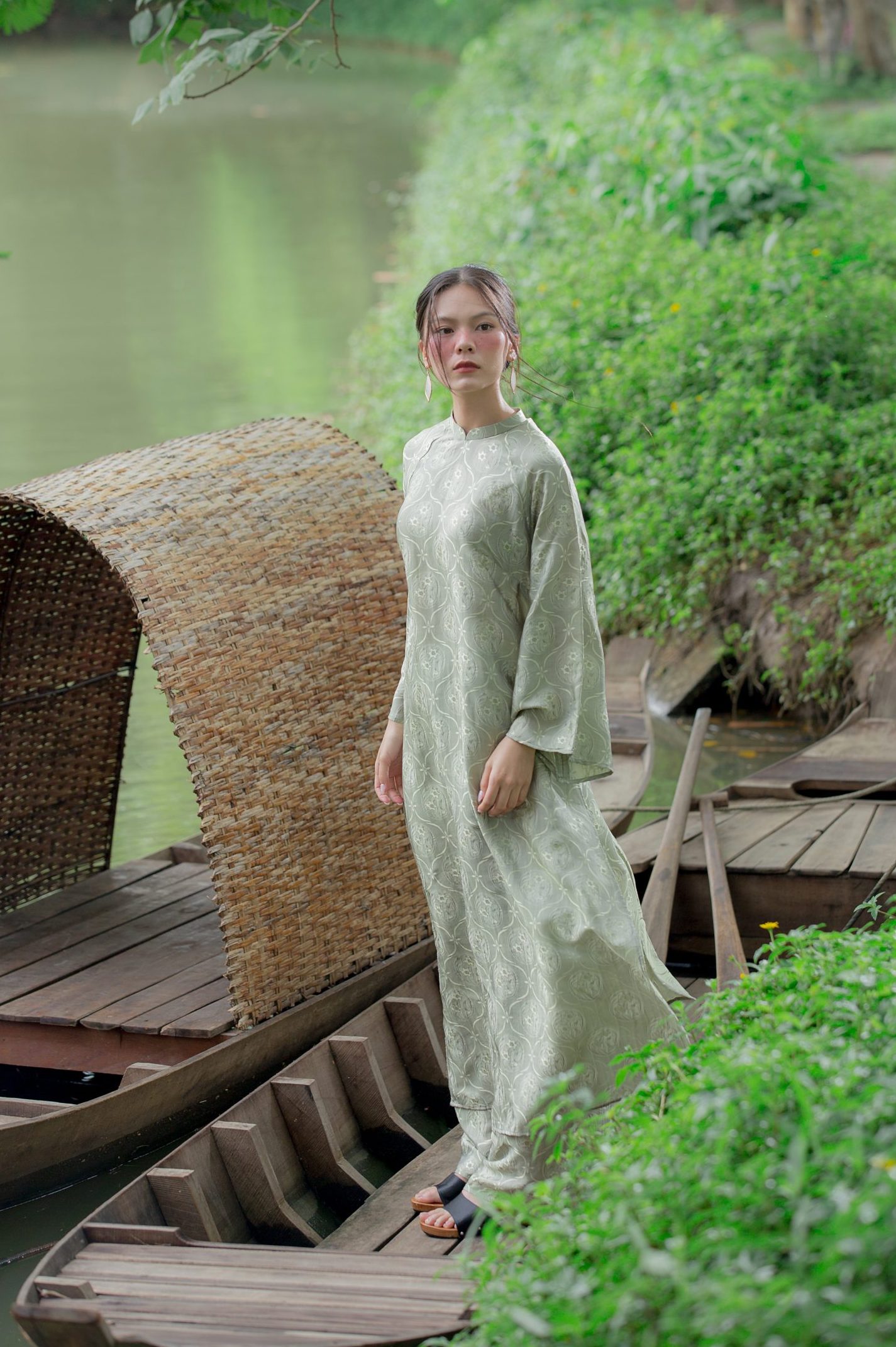 Áo dài tơ tằm hoa Thuỷ Tiên màu xanh bạc hà