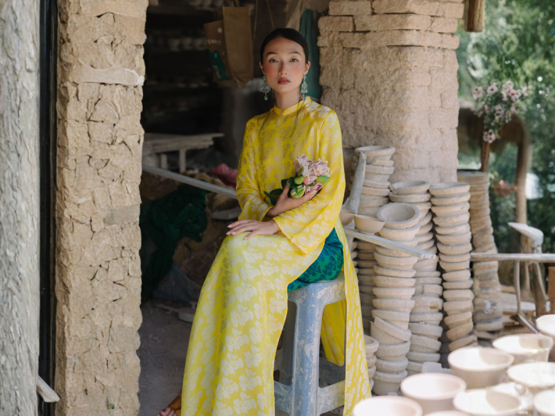 Áo Dài Ngân Hạnh màu vàng