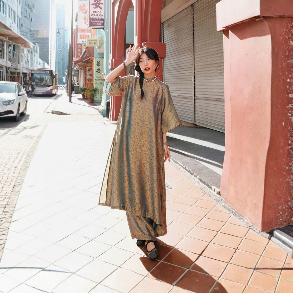 Áo dài tơ tằm hoạ tiết hoa cúc màu xanh hai da - dáng cách tân