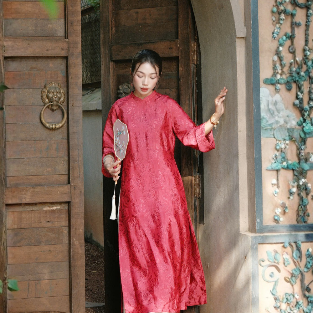 Áo dài tơ tằm hoạ tiết thọ dơi màu hồng quân - dáng cách tân