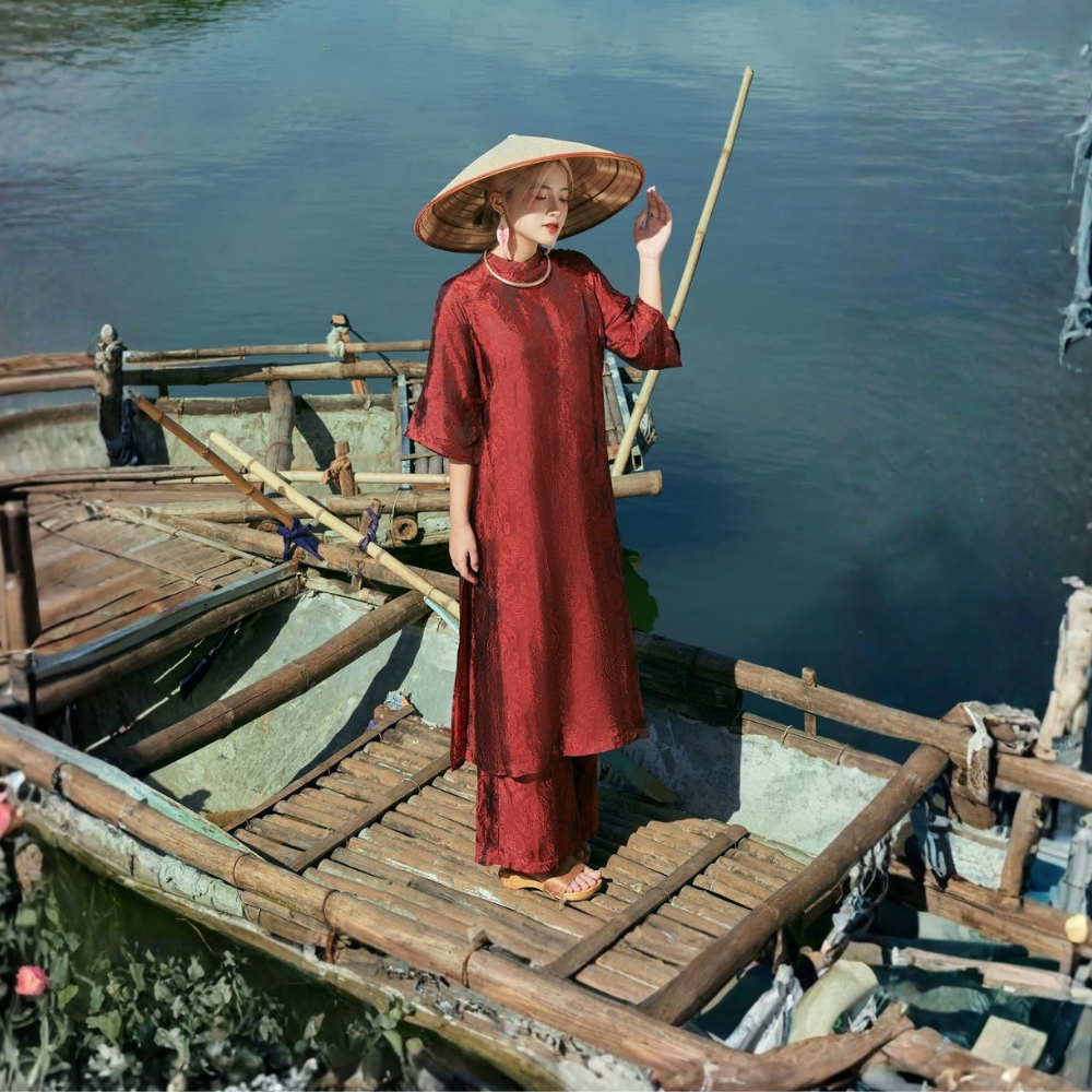Áo dài tơ tằm hoạ tiết thọ dơi màu đỏ - dáng cách tân