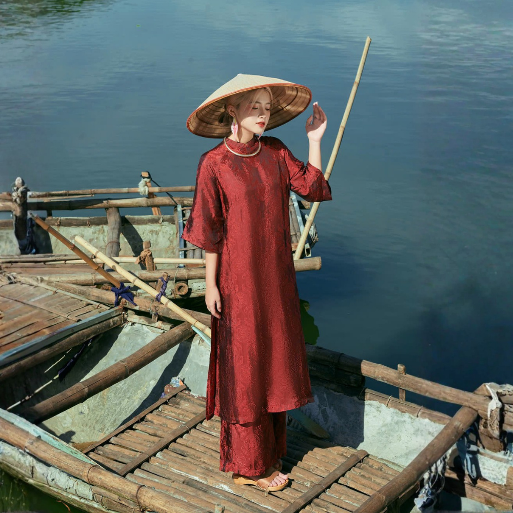 Áo dài tơ tằm hoạ tiết thọ dơi màu đỏ - dáng cách tân