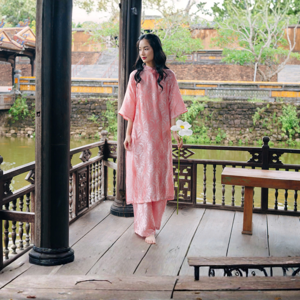 Áo dài tơ tằm hoạ tiết thọ dơi màu hồng tươi - dáng cách tân