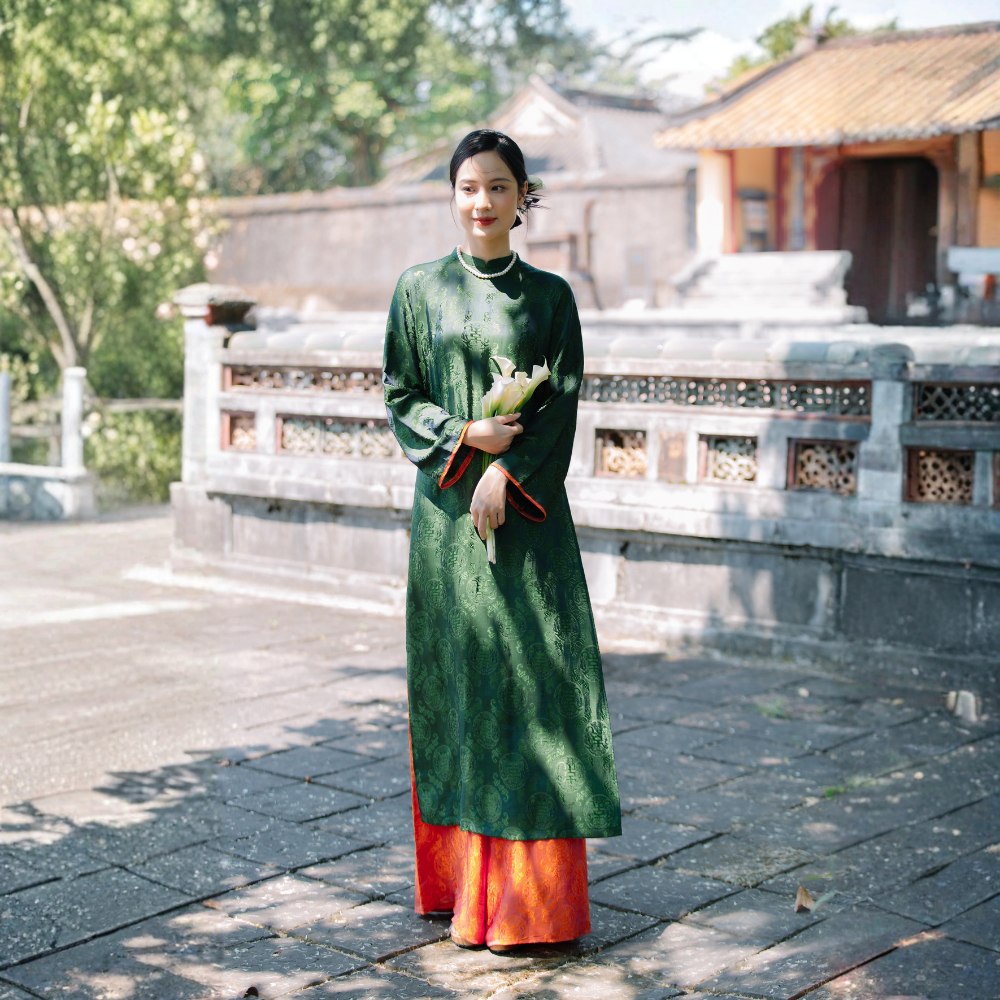 Áo dài tơ tằm hoạ tiết thọ dơi màu xanh lá đậm - dáng truyền thống