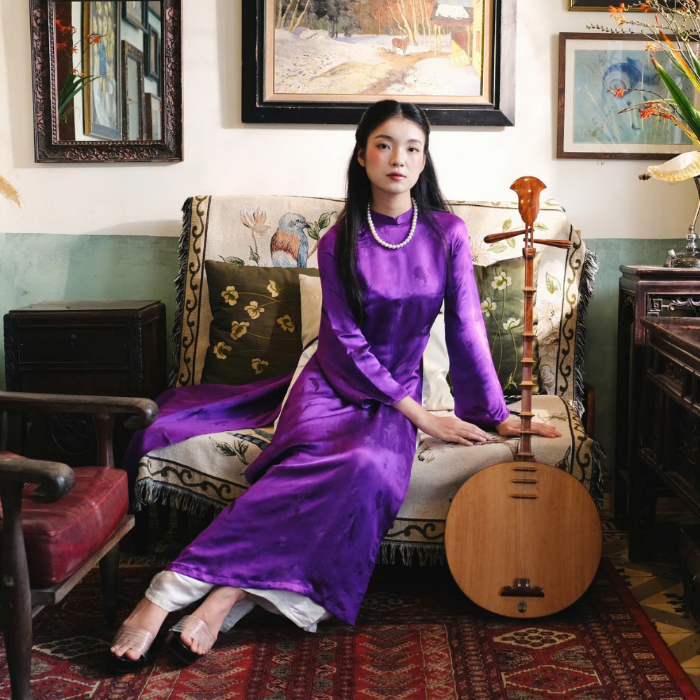 Áo dài tơ tằm hoạ tiết hoa sen màu tím - dáng truyền thống