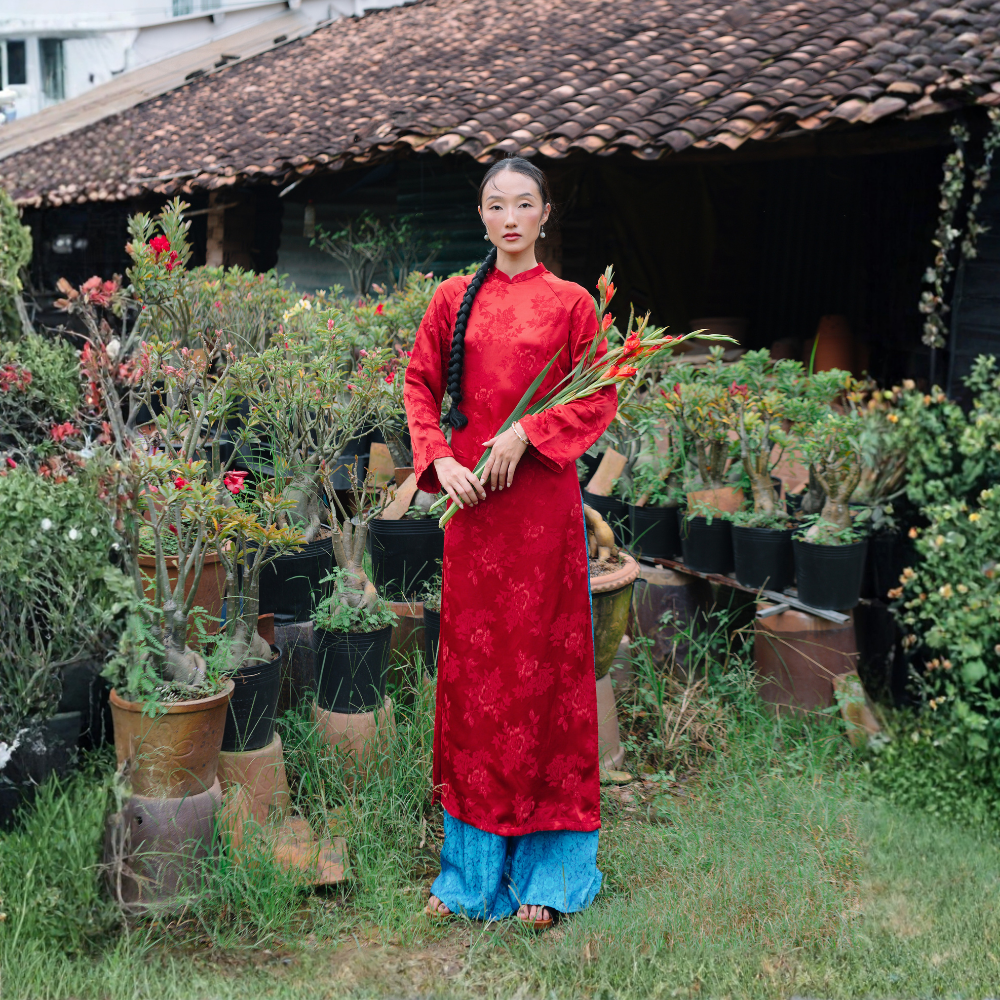 Áo dài lụa Hàng Châu Đỗ Quyên màu đỏ