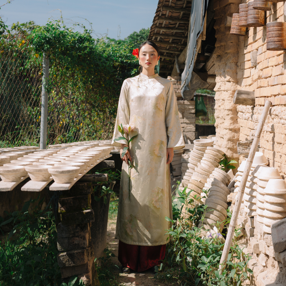 Áo dài silk Hàng Châu hoạ tiết hoa sen