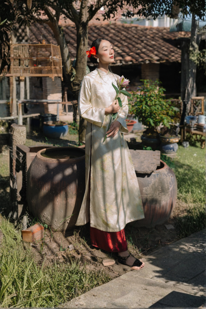 Áo dài silk Hàng Châu hoạ tiết hoa sen
