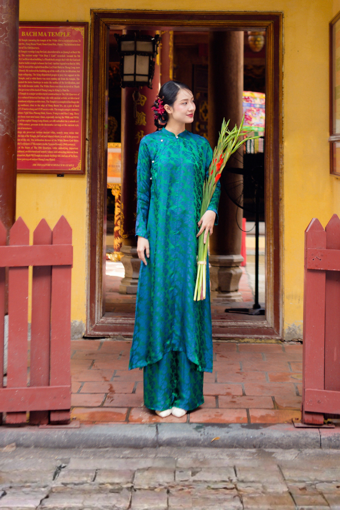 Áo dài Ngân Hạnh màu xanh vịt - dáng ngũ thân