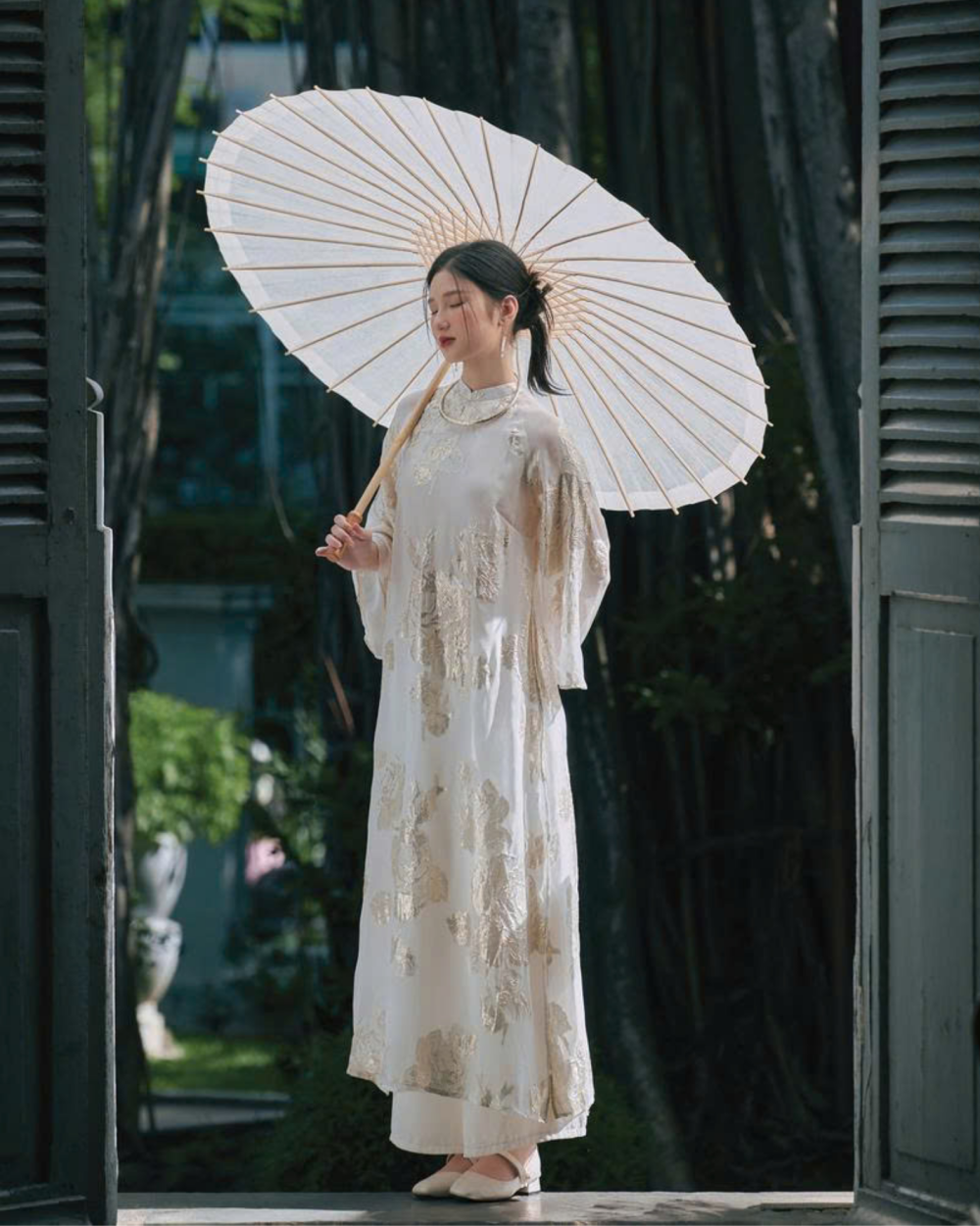 Áo dài Giai Nhân màu trắng _ dáng cách tân dài