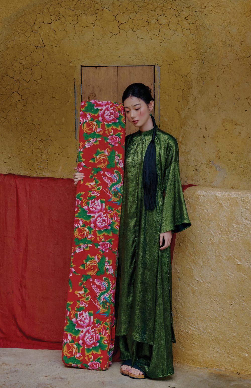 Áo dài Huyền Vi màu xanh - dáng ngũ thân tay loe