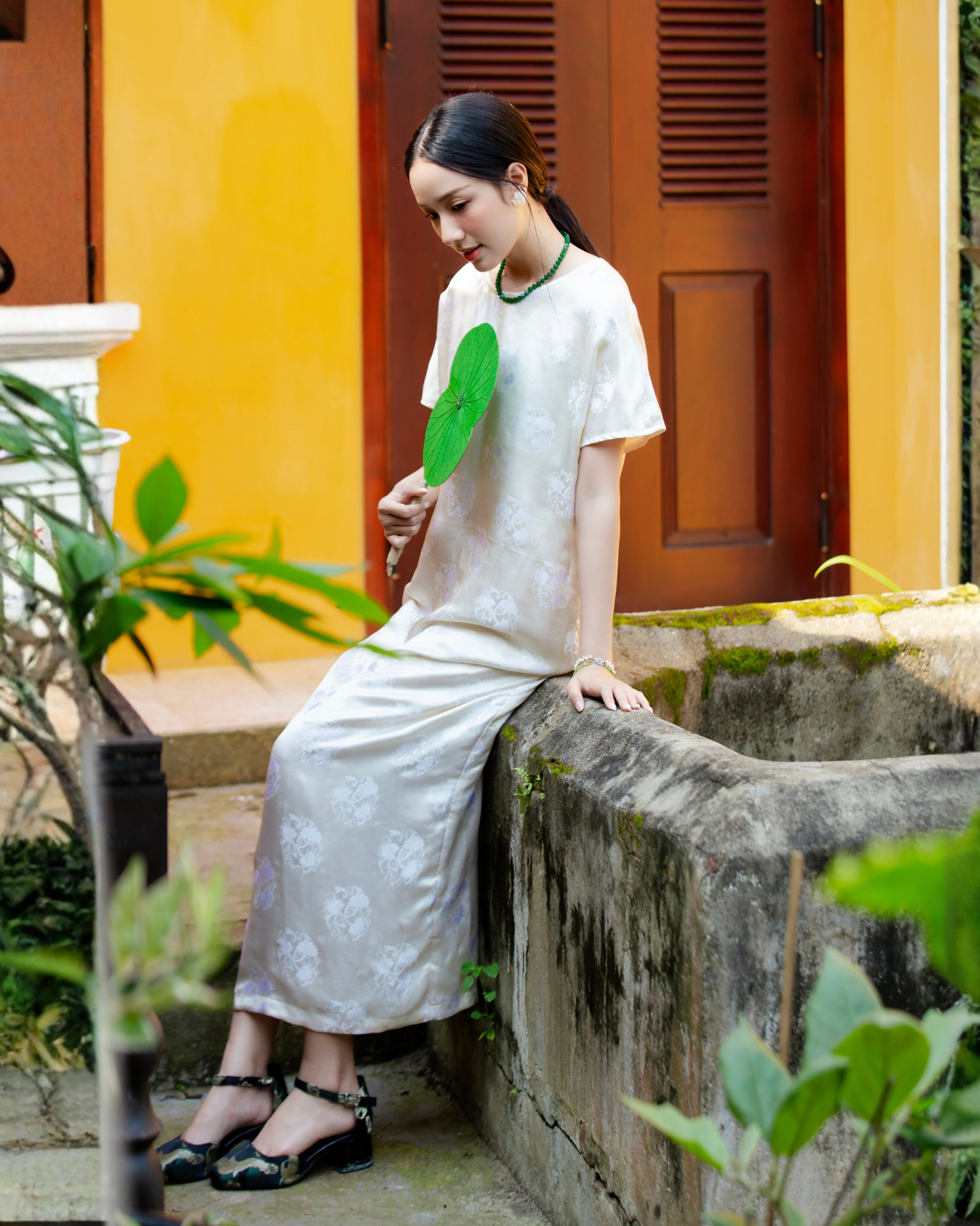 Đầm tay hến tơ tằm sen tròn màu kem