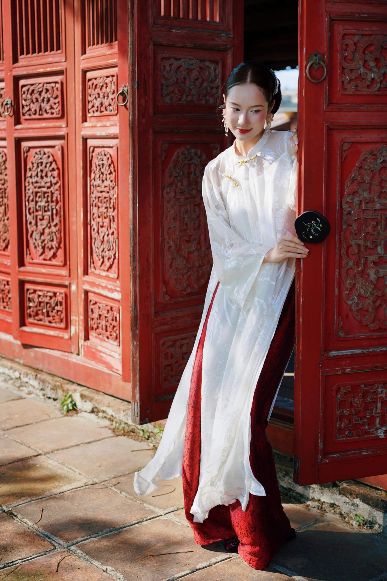 Lưu Ly Thuý Ngạn