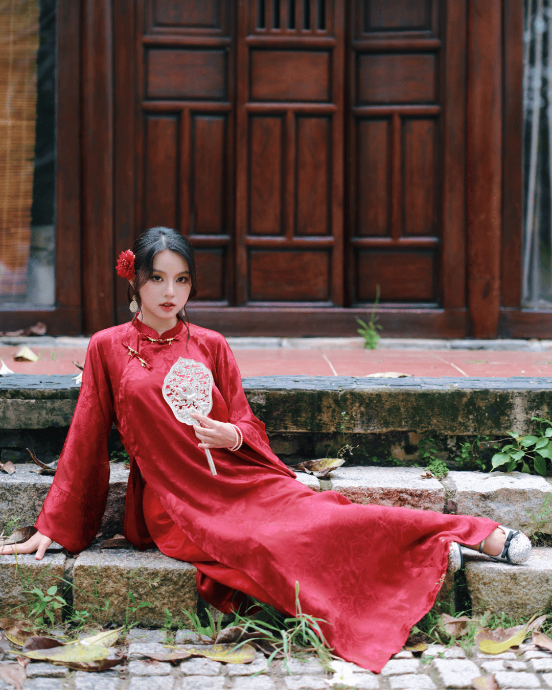 Áo dài tơ silk Giai Nhân đỏ dáng ngũ thân